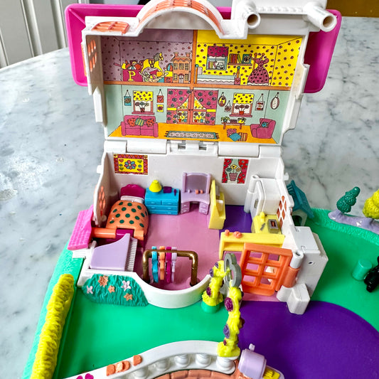 1996 Polly Pocket Magical Movin’ Pollyville 100% Complete