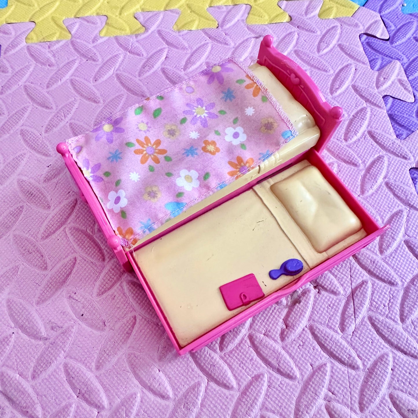 Vintage Loving Family Trundle Bed