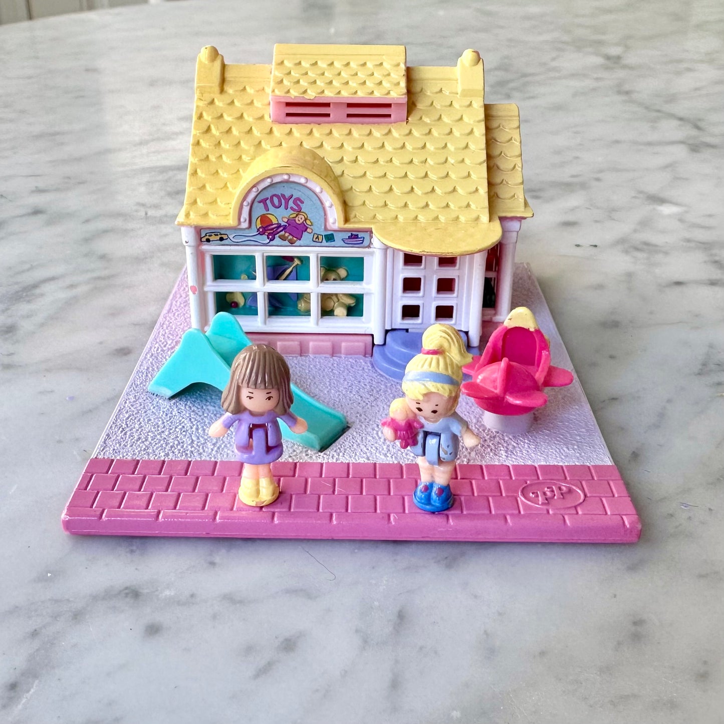 1993 Polly Pocket Pollyville Toy Shop