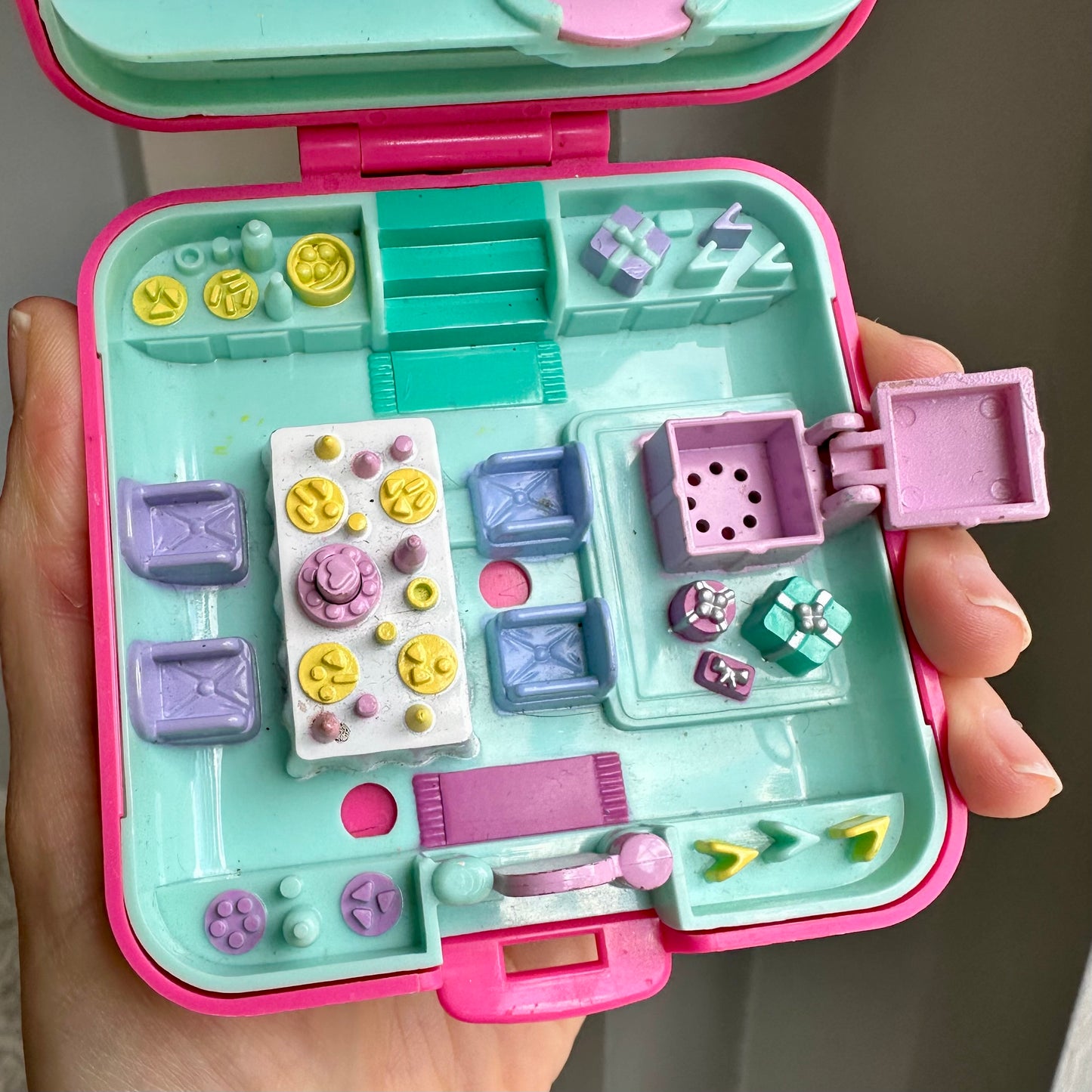 1989 Polly Pocket Partytime Surprise Compact