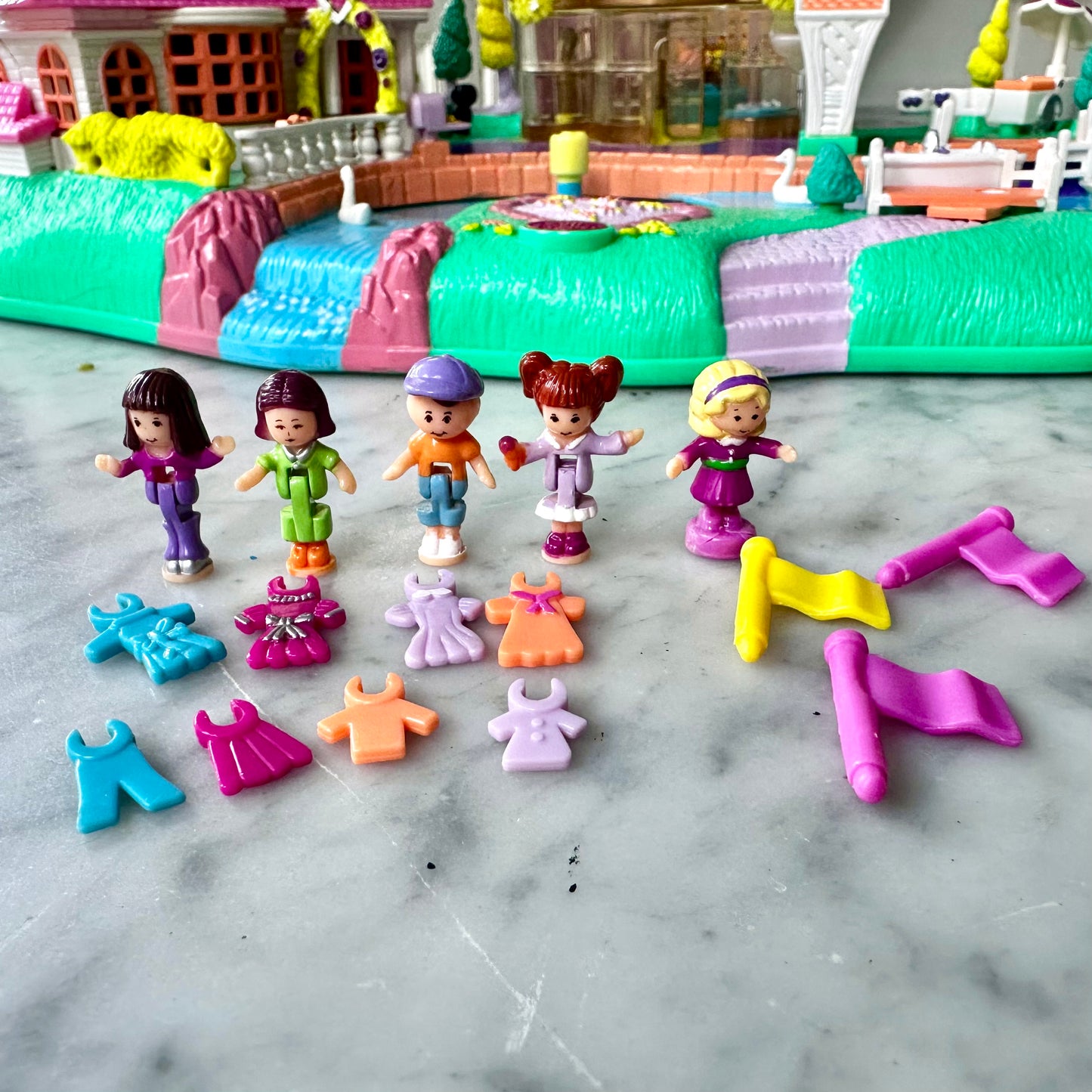 1996 Polly Pocket Magical Movin’ Pollyville 100% Complete