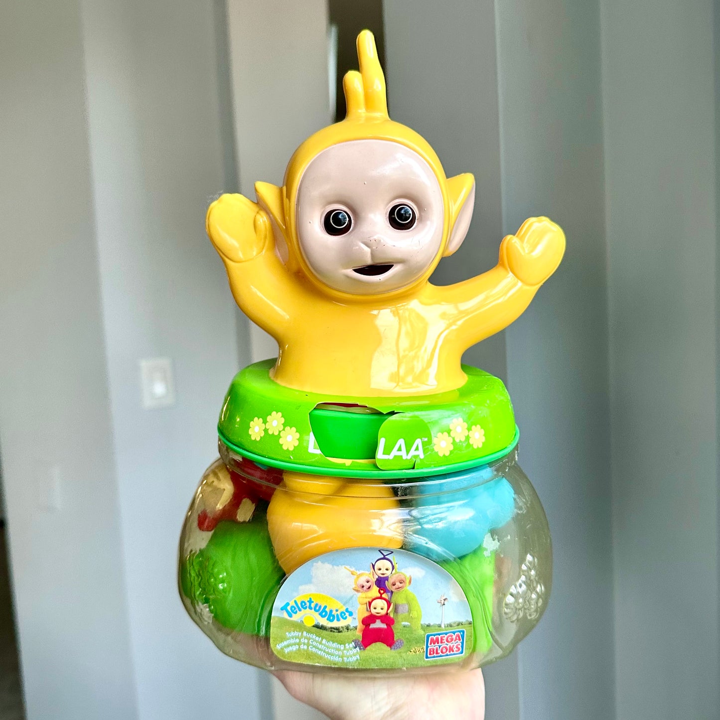 1998 Mega Bloks Teletubbies LAA-LAA Tubby Bucket Building Set