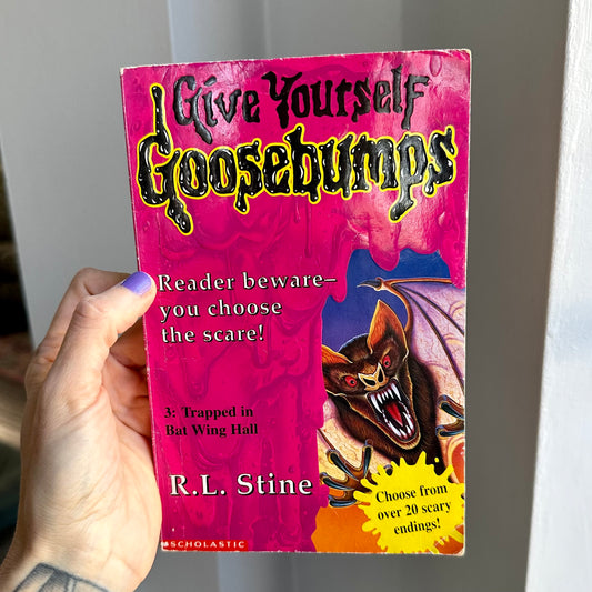 1995 R.L. Stine Give Yourself Goosebumps Book U.K. Edition