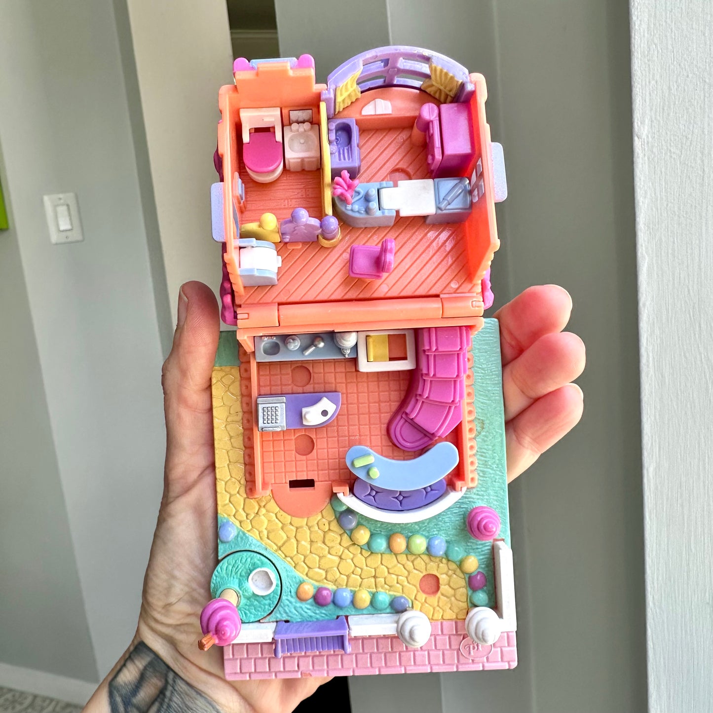 1995 Polly Pocket Ice Cream Parlor Playset *No dolls