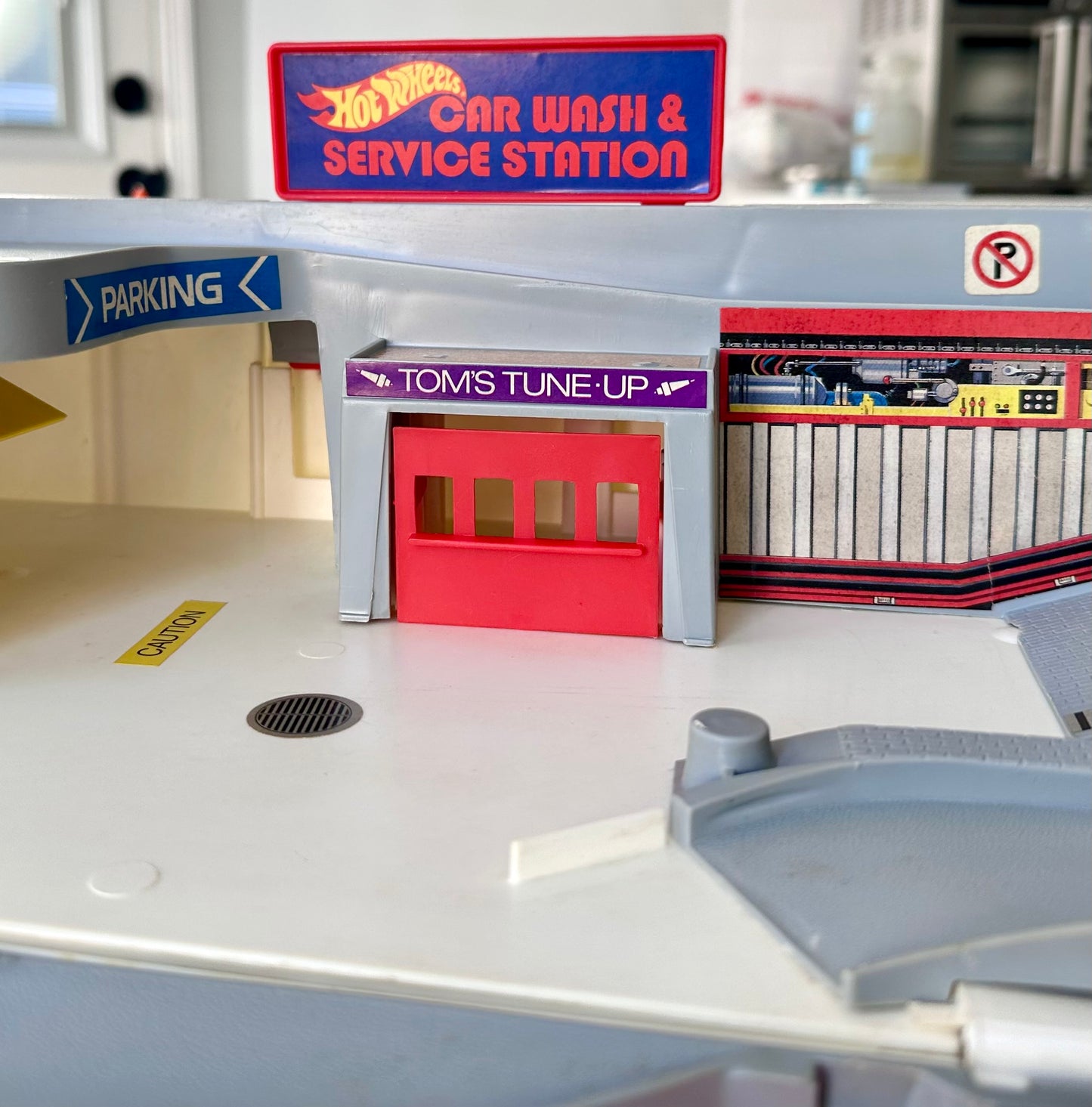 1980’s Hot Wheels Car Wash and Service Station