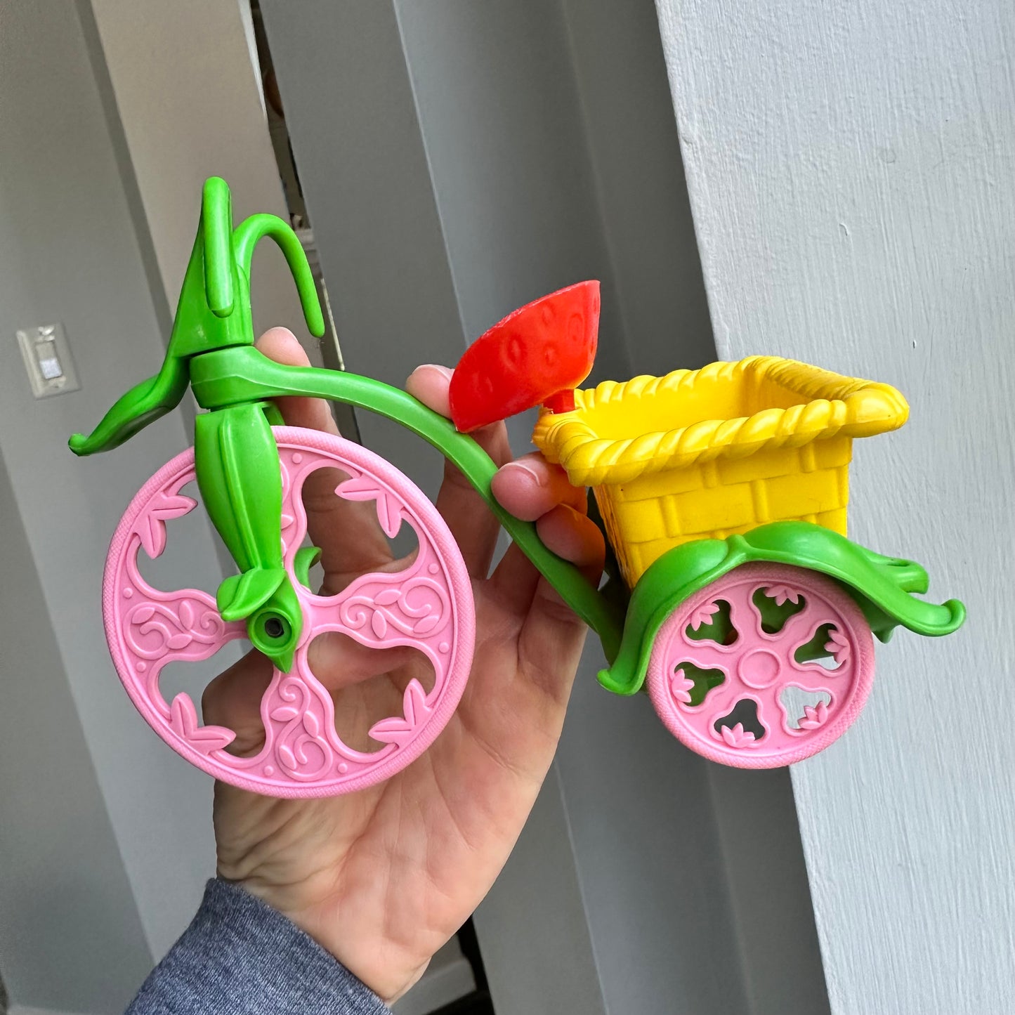 1982 Strawberry Shortcake Berry Cycle