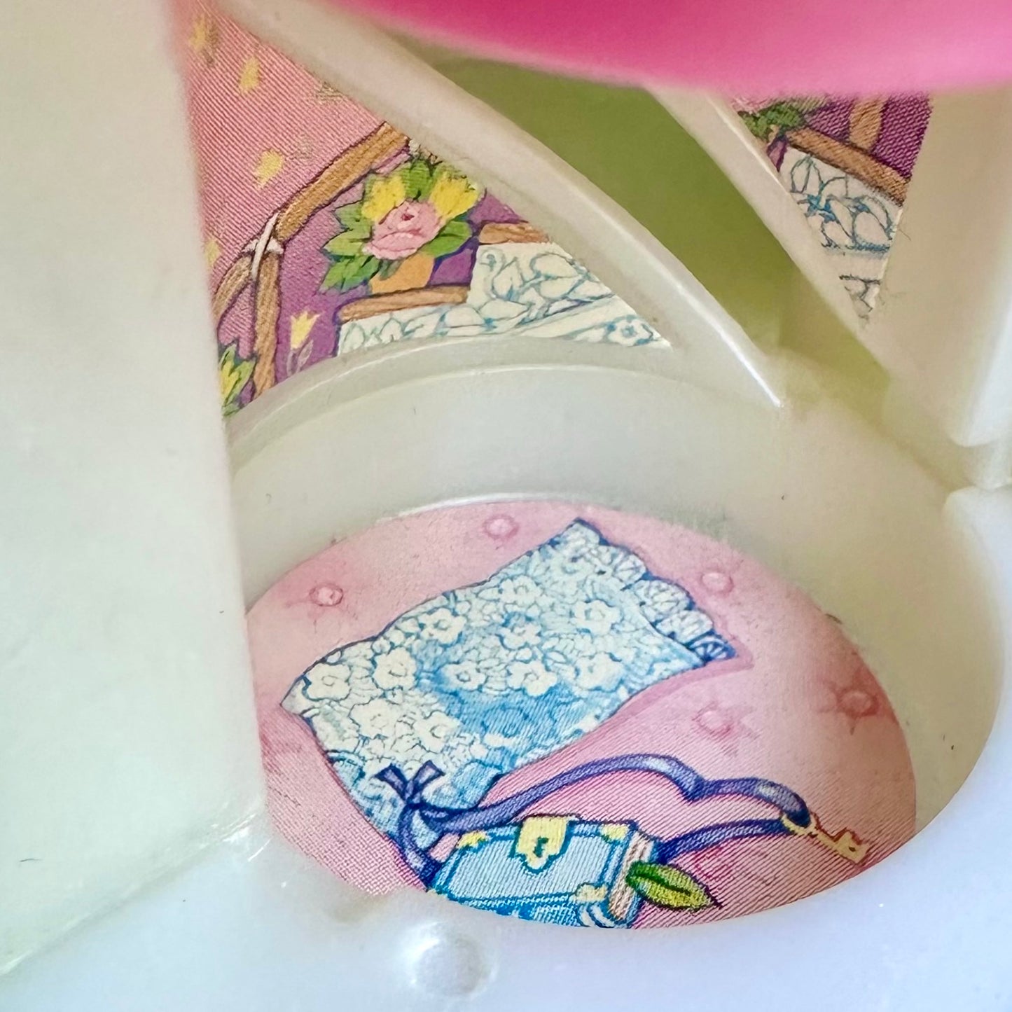 1993 FairyWinkles Peek-In Perfume Bottle with Dolls