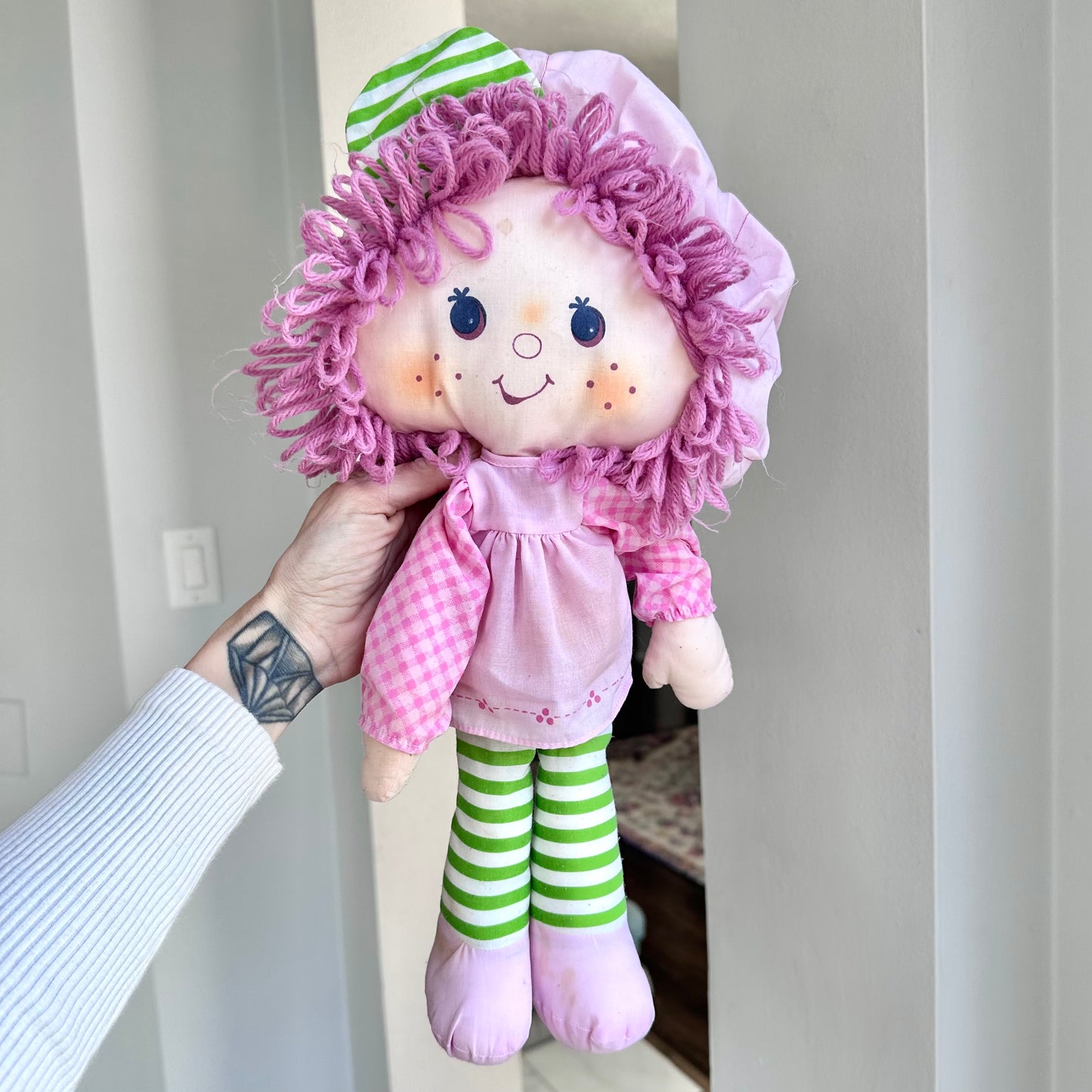 1981 Strawberry Shortcake “Raspberry Tart” Doll