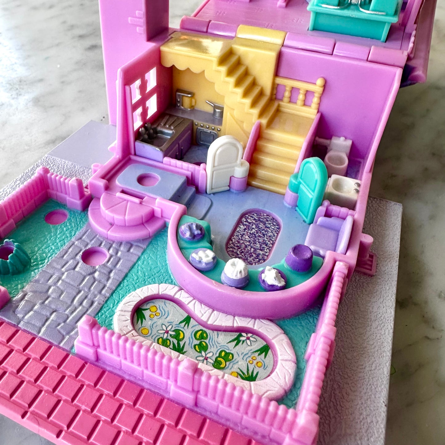 1993 Polly Pocket Light-Up Bay Window House