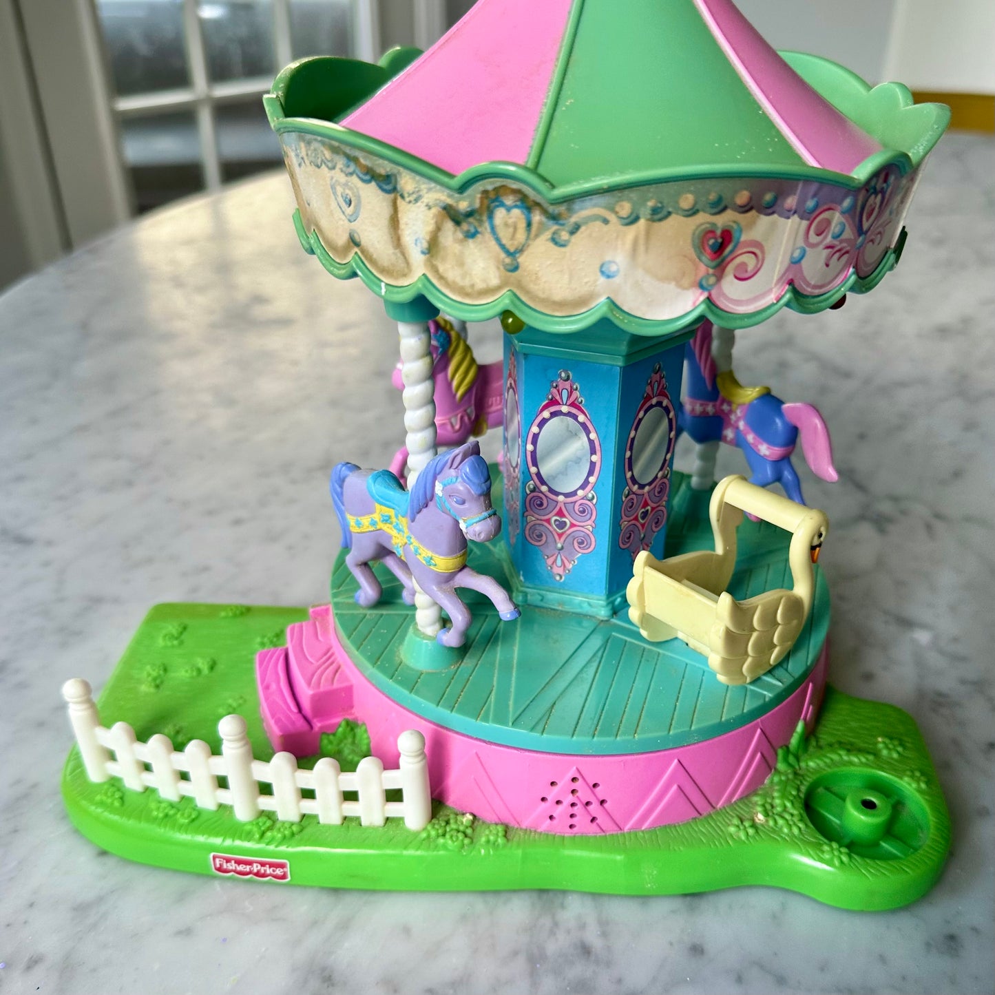 2005 Fisher Price Merry Go Round Loving Family Sweet Streets Carousel