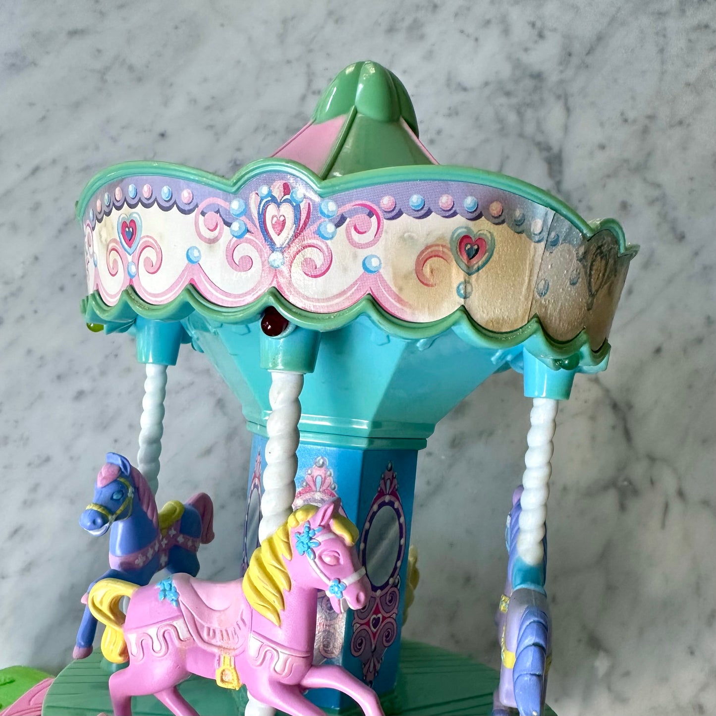 2005 Fisher Price Merry Go Round Loving Family Sweet Streets Carousel