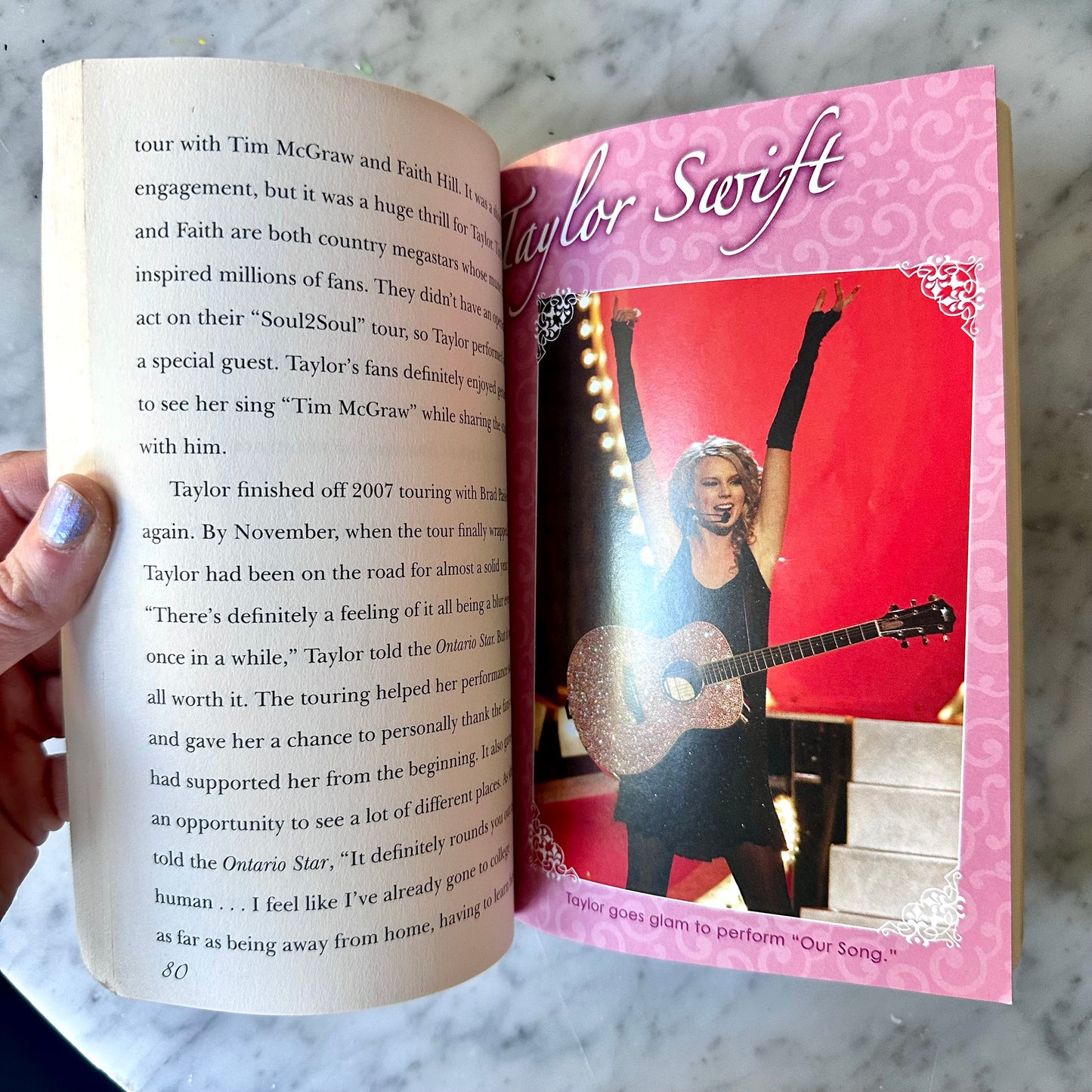 Taylor Swift “Country’s Sweetheart” Book