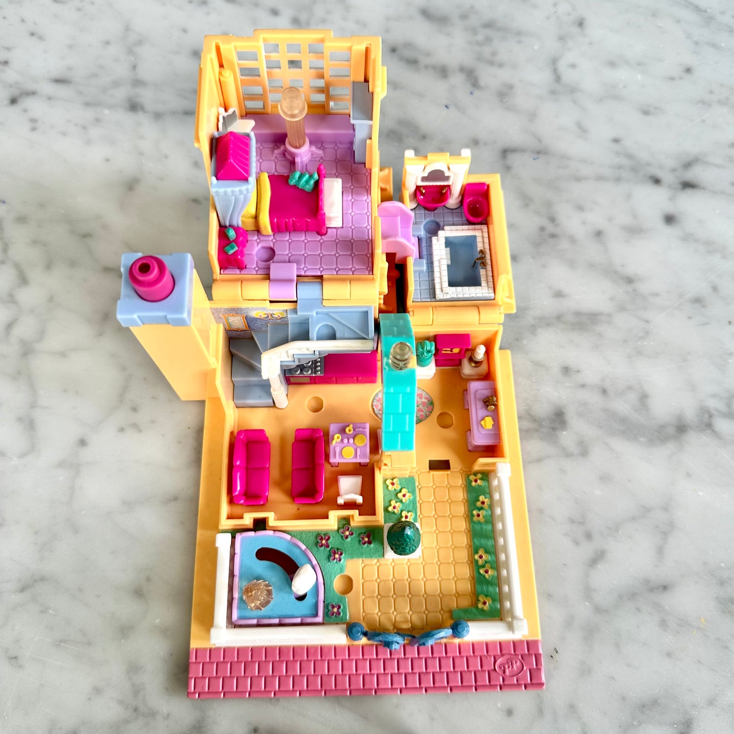 1994 Polly Pocket Light-Up Hotel