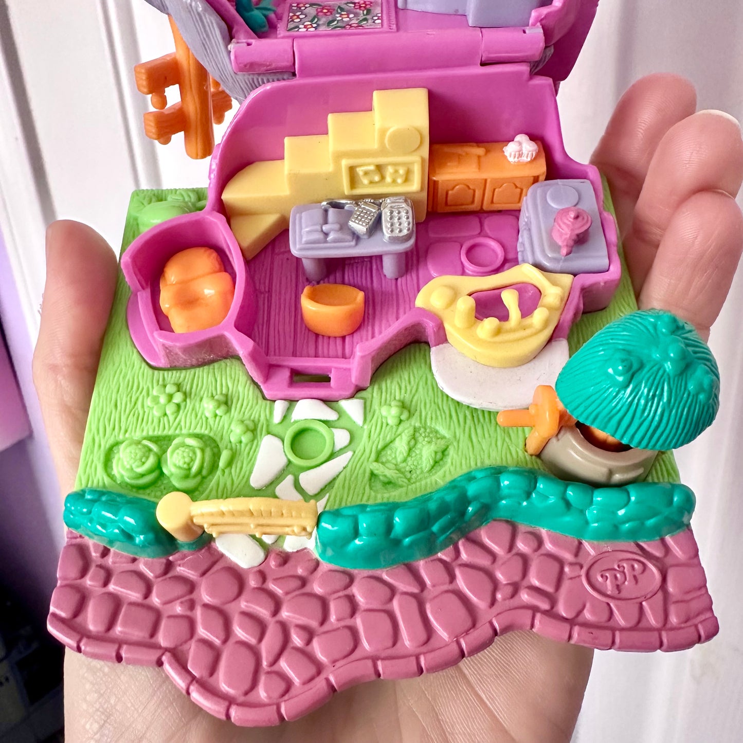 1994 Polly Pocket Rabbit House Playset