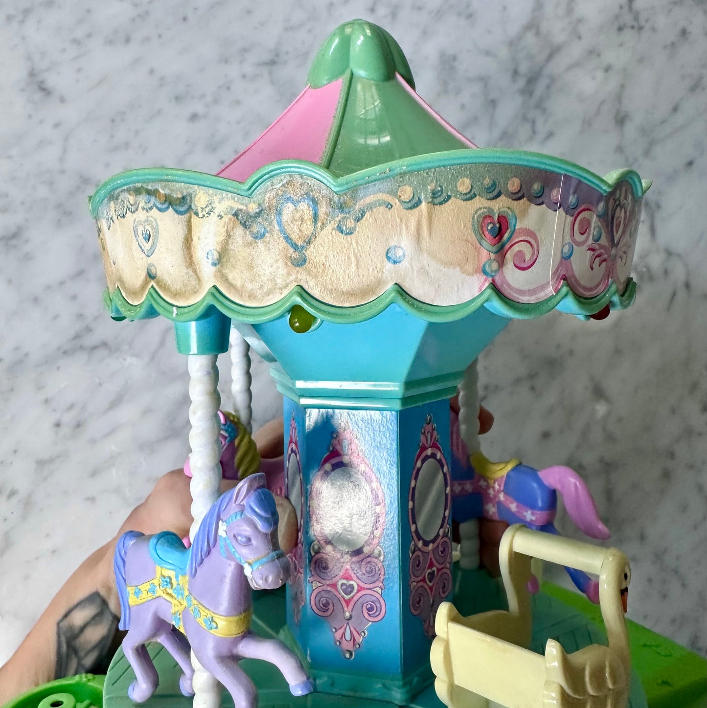 2005 Fisher Price Merry Go Round Loving Family Sweet Streets Carousel