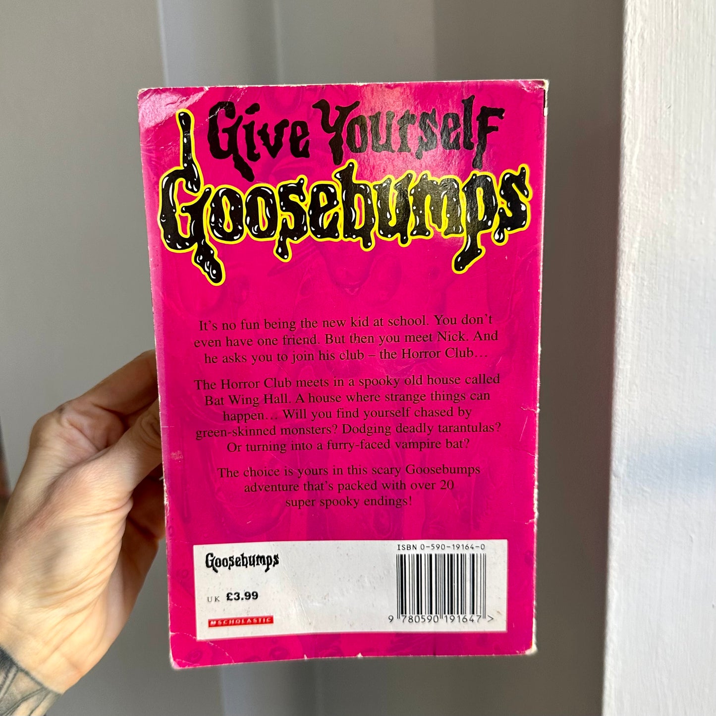 1995 R.L. Stine Give Yourself Goosebumps Book U.K. Edition