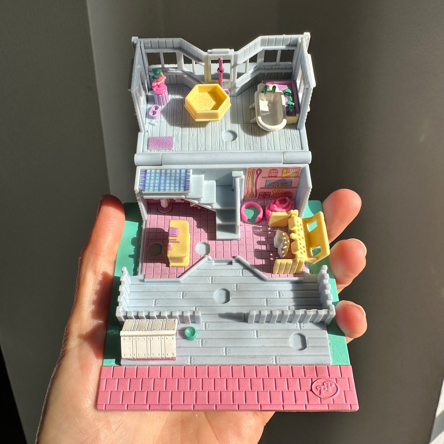 1993 Polly Pocket Polly’s Pet Shop